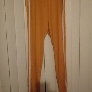 New. Women. Yellow Stretch pants sizes M. L